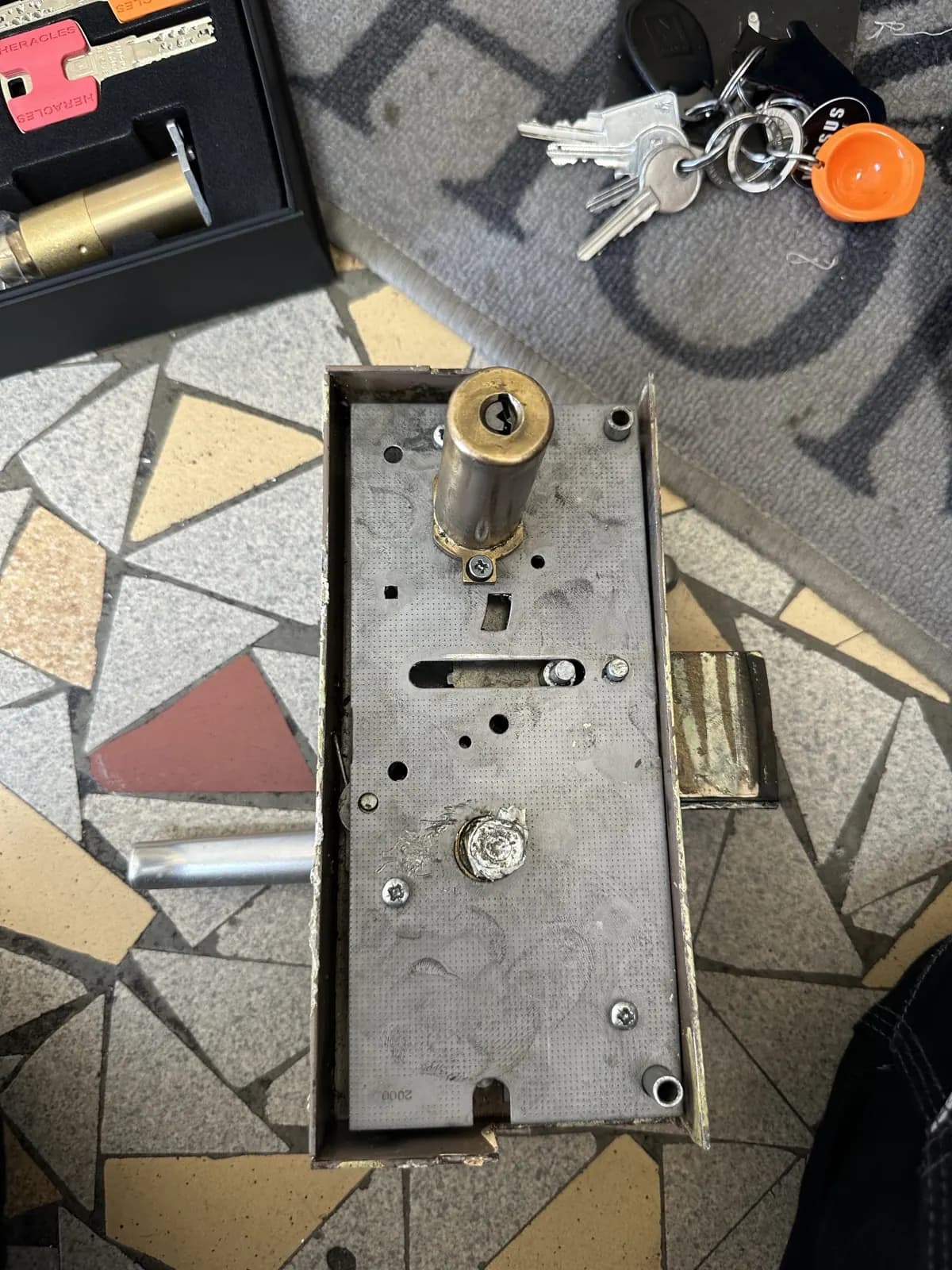 Cylinder replacement on a rim lock in Paris 5ème