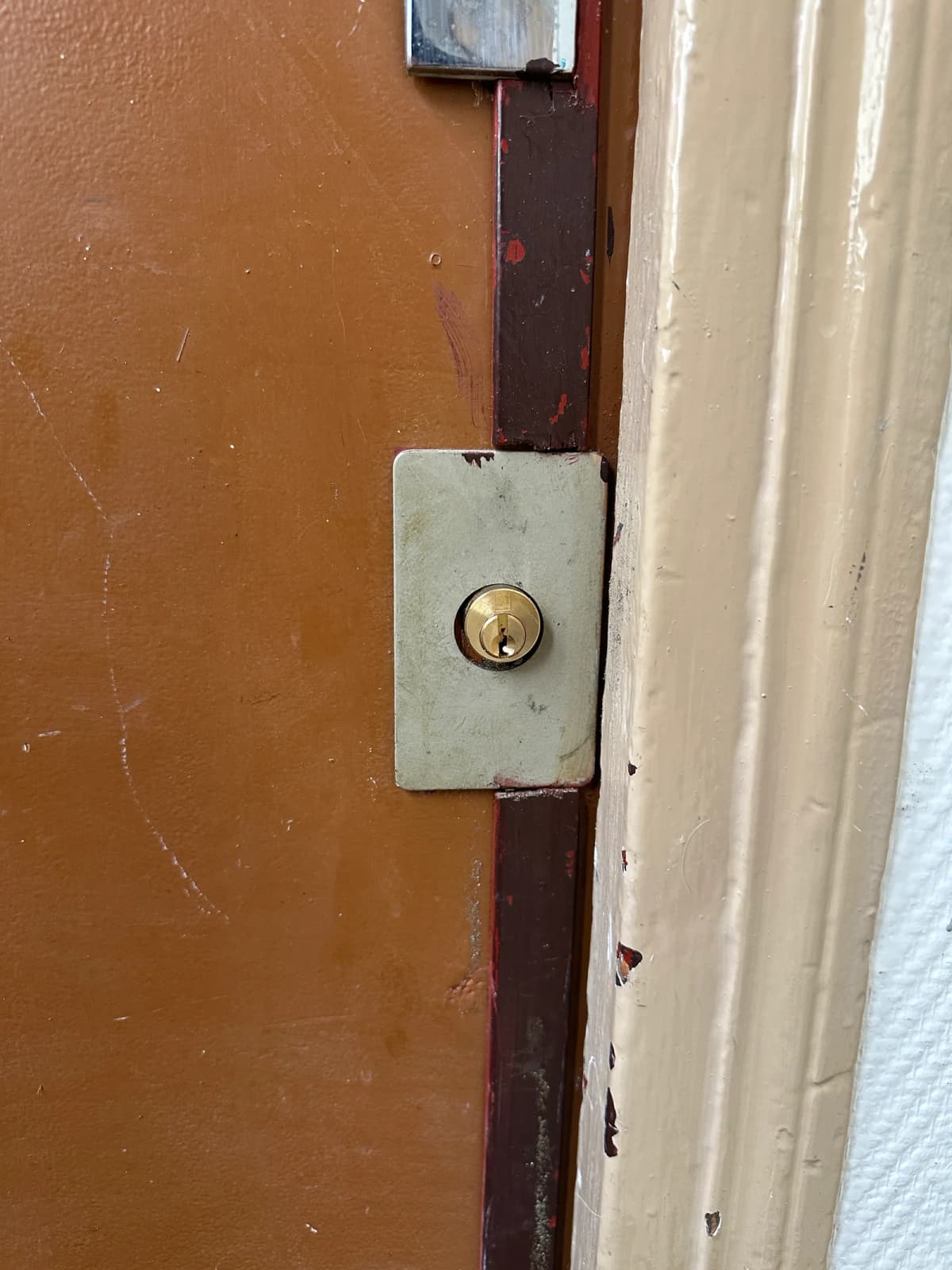 Nouveau cylindre haute sécurité après intervention serrurier Paris